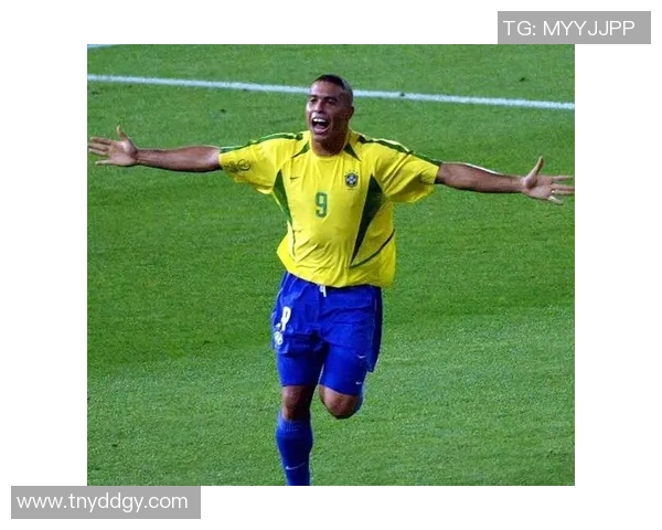 哪位足球明星对贝利情有独钟并公开表达过崇敬之情